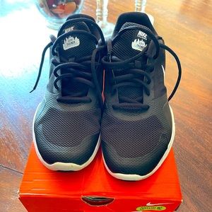 Nike Women’s City Trainer Sneakers (Like New)